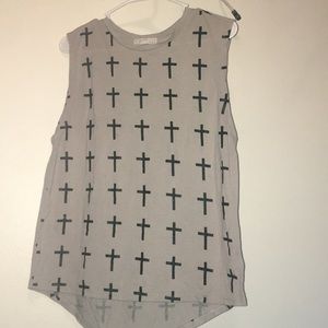 grey sleeveless shirt